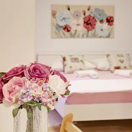 Luka Apartment *
